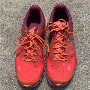 barely used ON running shoes